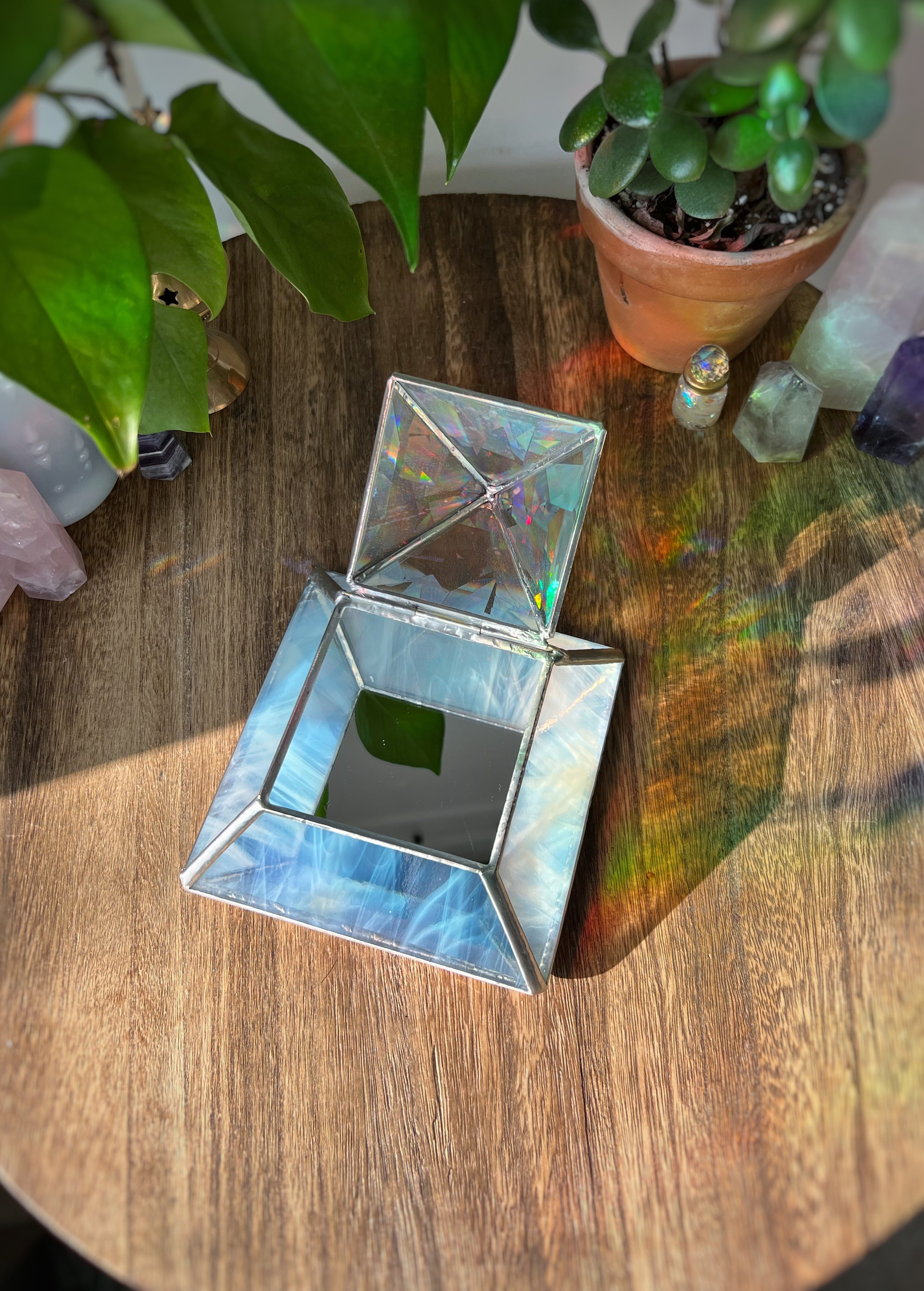 White mushroom pyramid box