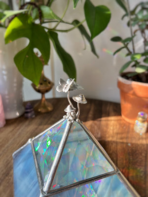 White mushroom pyramid box