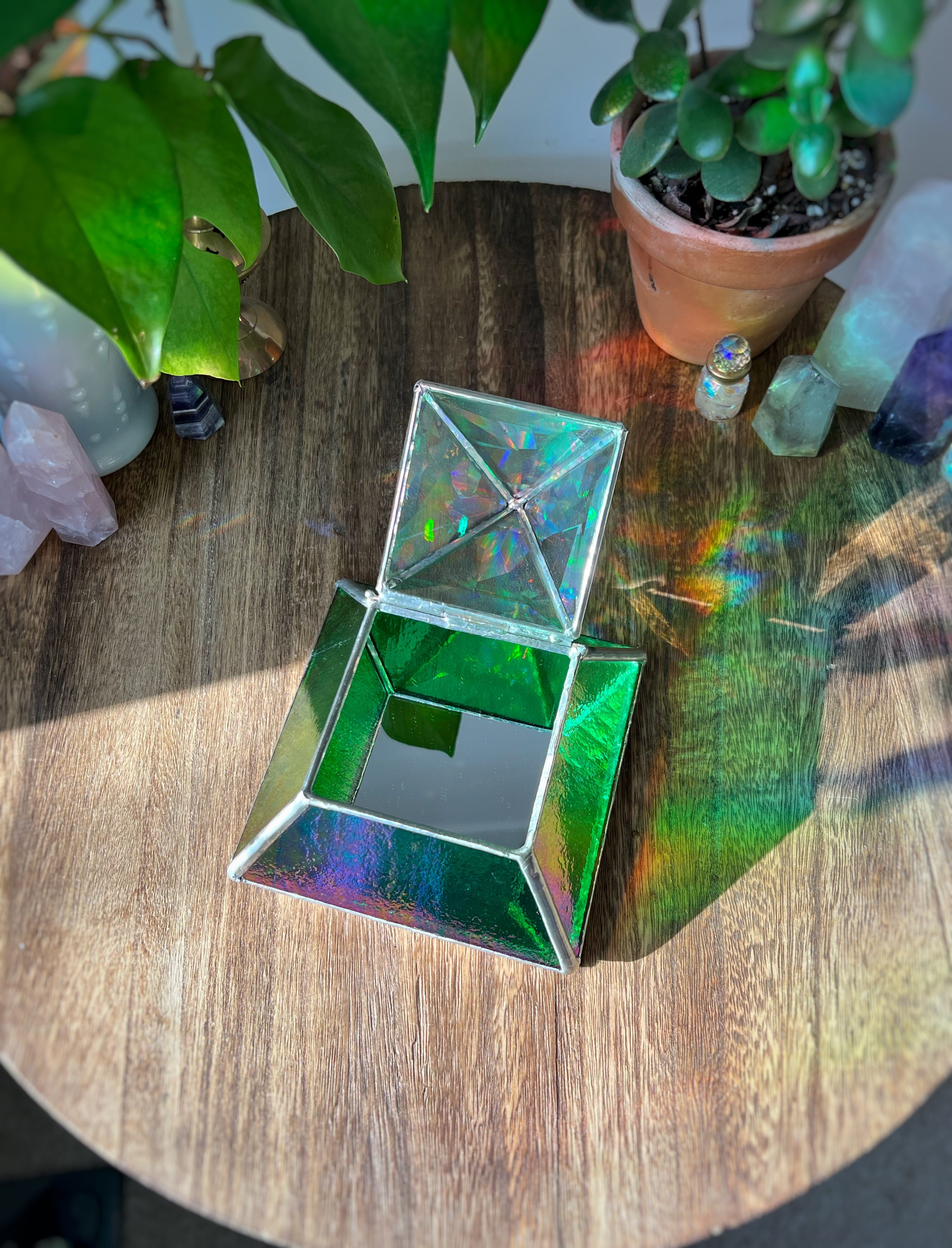 Green mushroom pyramid box