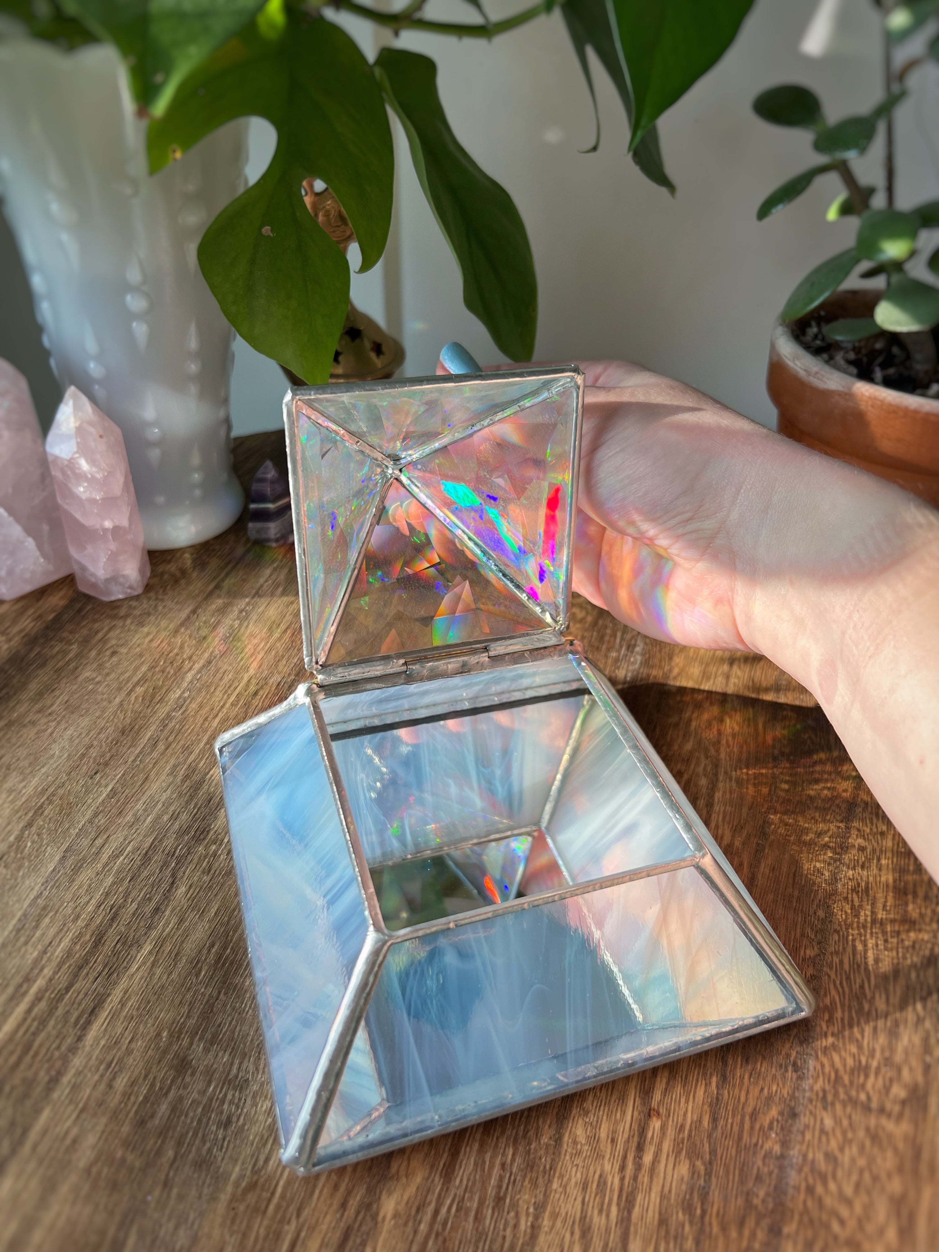 White mushroom pyramid box