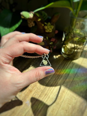 Mini queen Anns lace necklace