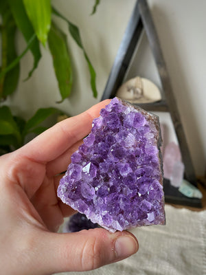flat Amethyst ideal for sitting fairy