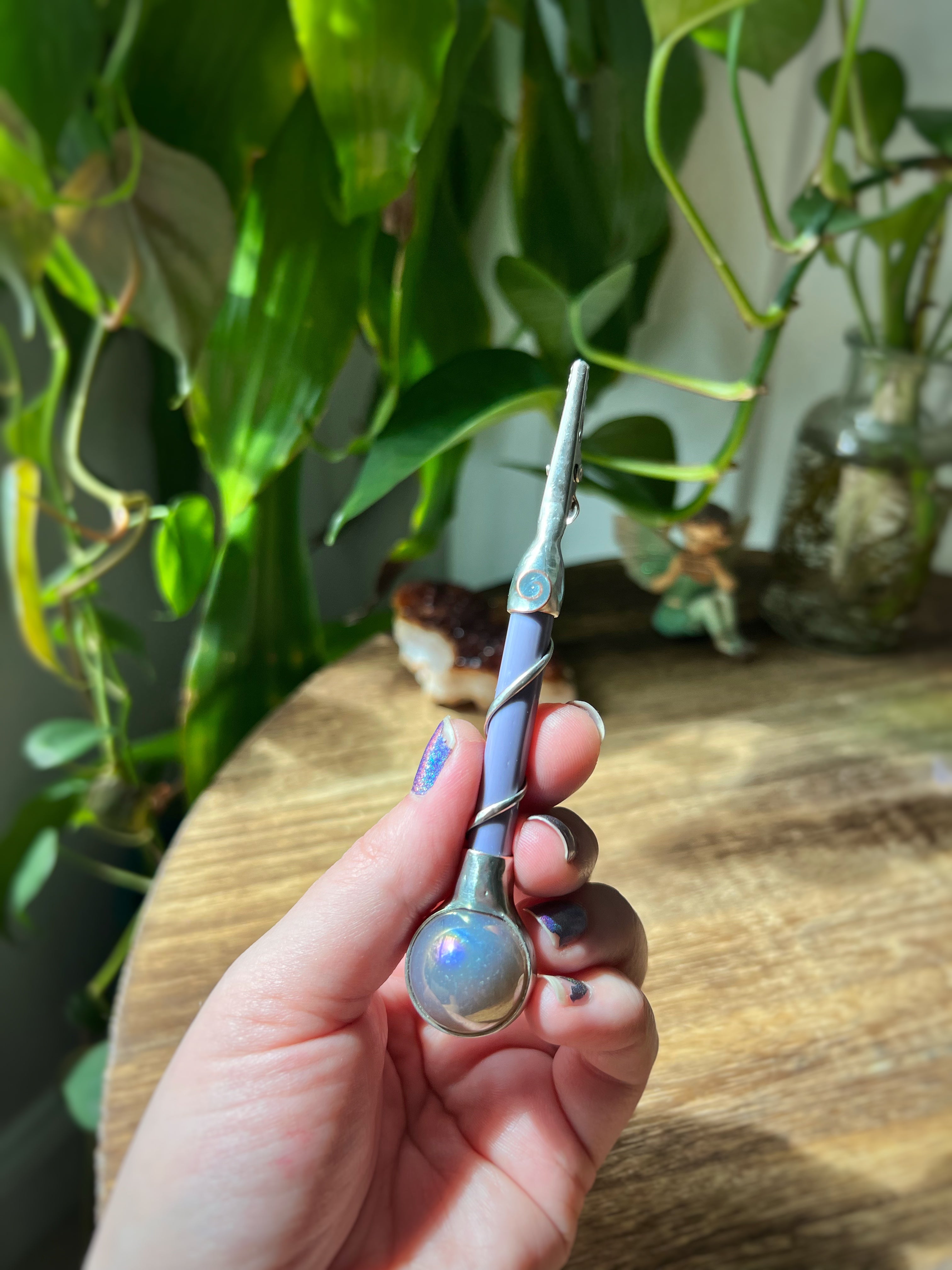 Aura amethyst clip wand