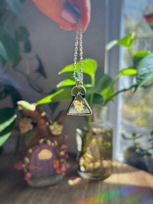 Mini queen Anns lace necklace